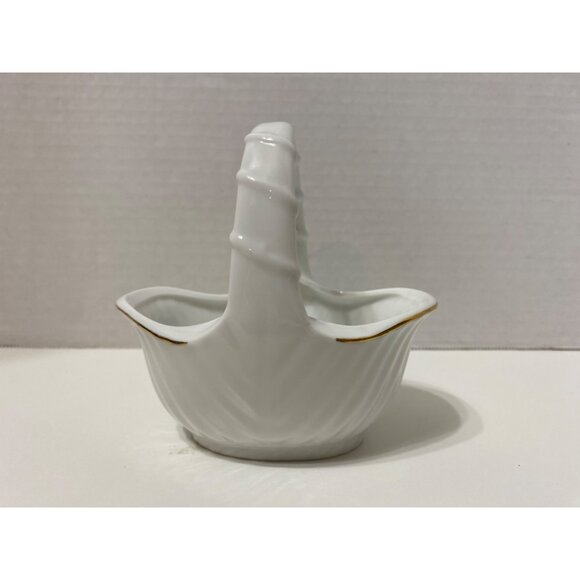 Vintage Christmas Porcelain Basket With Gold Trim & Tree Design Taiwan - Picture 2 of 6